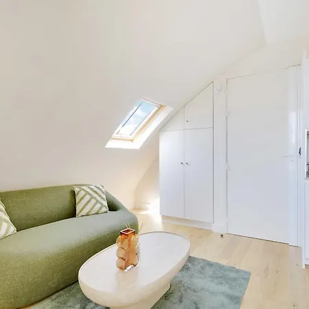A C 1br 2p - Saint-lazare Les Champs Elysee * Париж